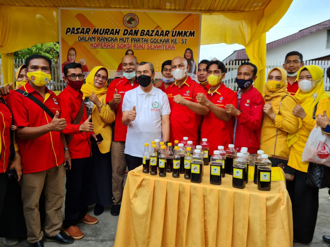 Rayakan HUT ke-57, Golkar Riau Gelar Pasar Murah, Syamsuar Apresiasi Kerja Kader